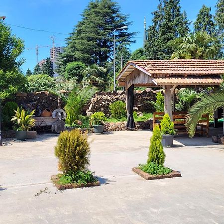 Guesthouse Gocha Beridze Batumi Esterno foto