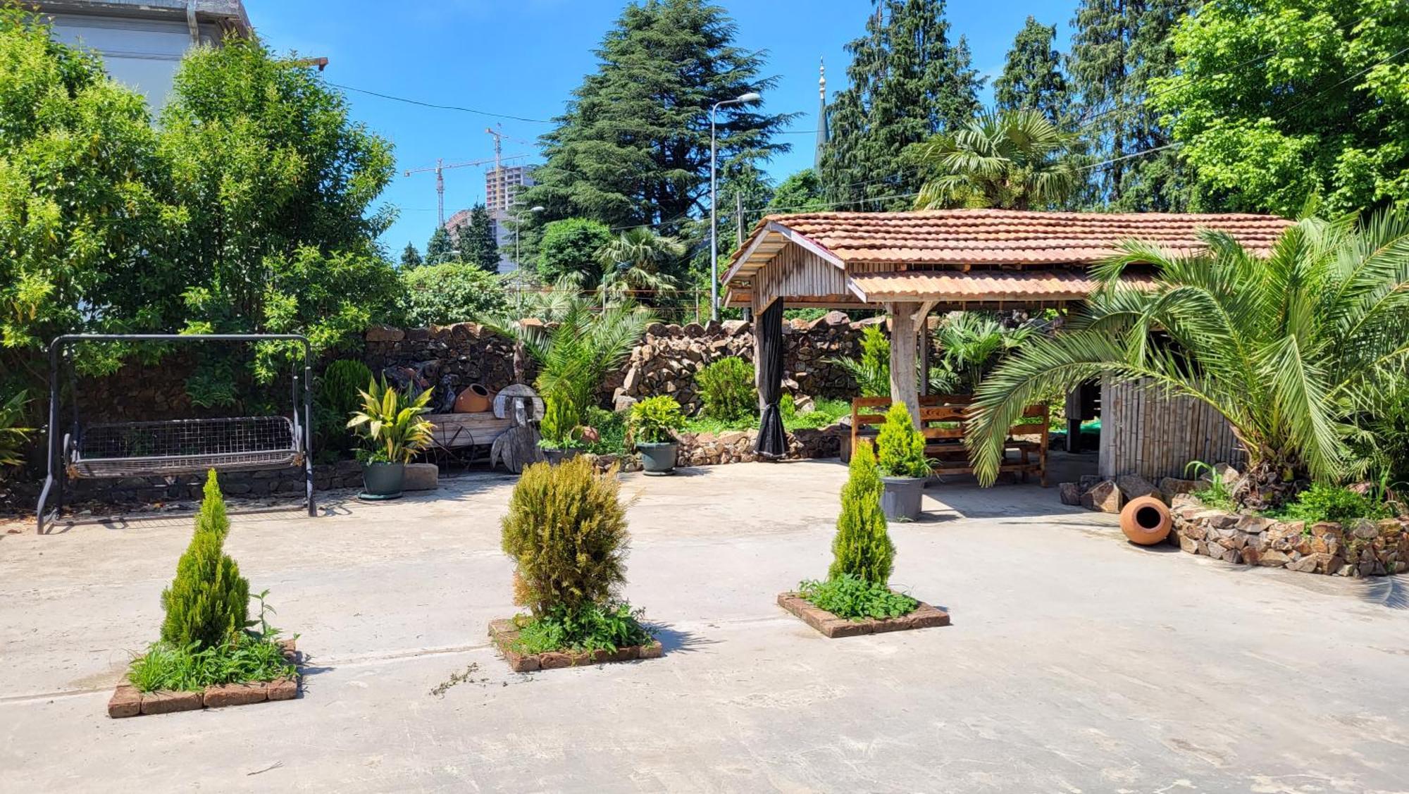 Guesthouse Gocha Beridze Batumi Esterno foto